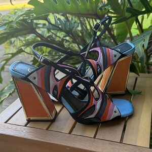 EXÉ TROPICAL FISH BLOCK HEELS SZ 40 (8.5-9 US)